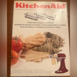 KITCHEN AID PASTA ROLLER & CUTTER SET